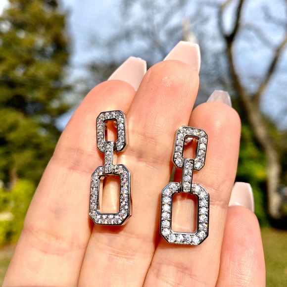 Jewelry - Gorgeous 925 Silver Drop Earrings White Sapphire